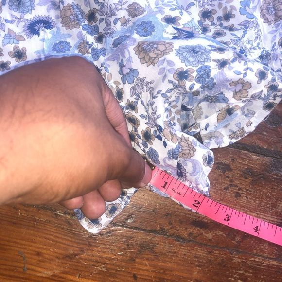 Alya White and Blue Floral Ruffle Shorts Size Medium - Picture 7 of 7